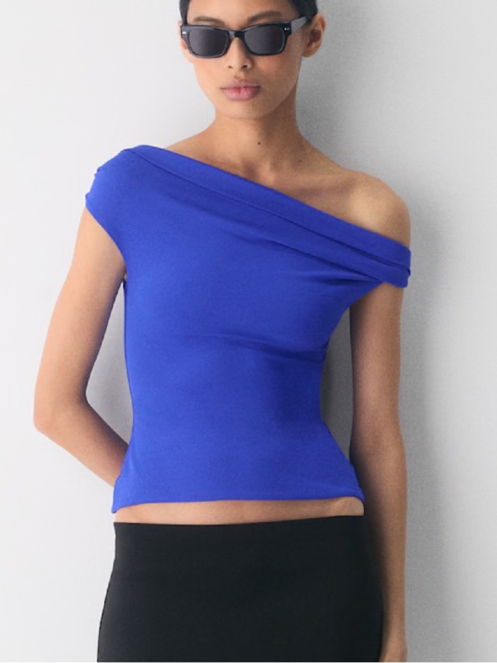 Aritzia ORIGINAL CONTOUR RAVISH TOP
ABLAZE BLUE, Size: M - Picture 5 of 5